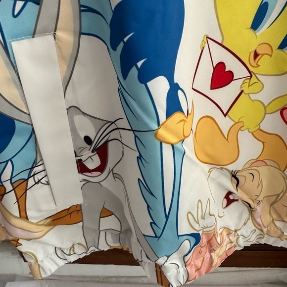 #25❤️ Brand new with tags Members only Looney tunes windbreaker - Picture 11 of 12